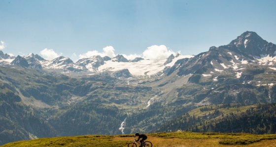 EWS track Lupin in La Thuile with glacier