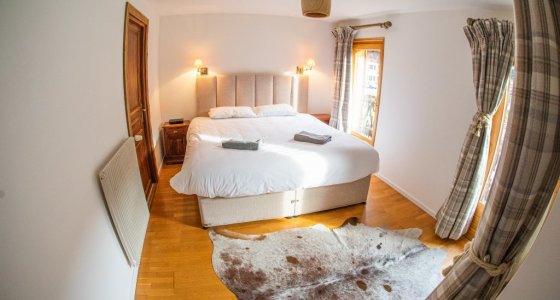 Double room in chalet five25 morzine with mtb beds